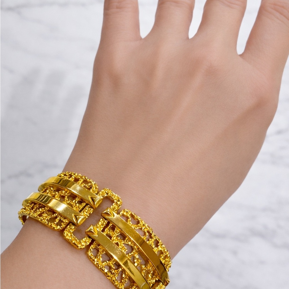 Vintage Crown Trifari Gold Tone Brutalist Mid-Century Modern Statement Bracelet - Picture 4 of 4